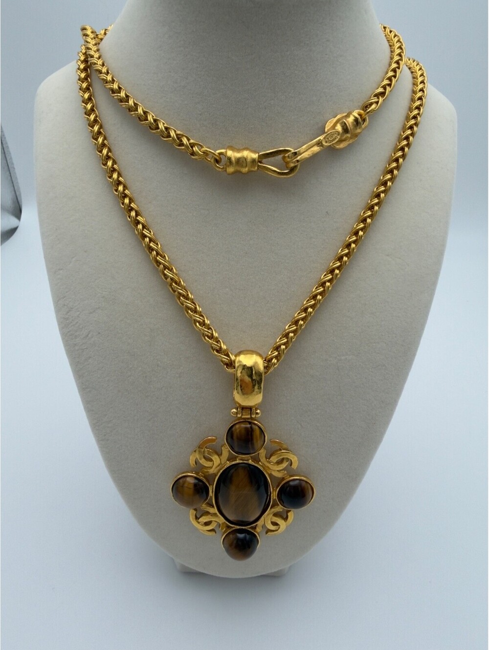 Authentic Rare Chanel Vintage Tigers Eye Gripoix CC Logo Necklace Gold Plated